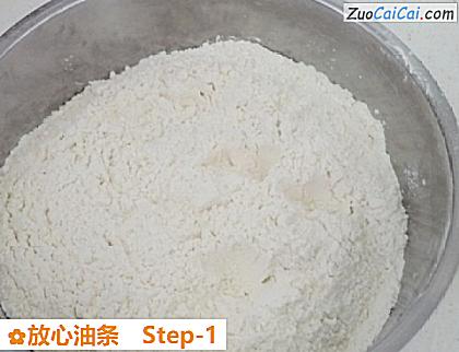 放心油条做法第一步骤