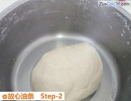 放心油条做法第二步骤