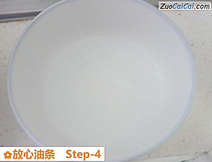 放心油条做法第四步骤