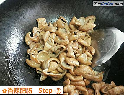 香辣肥肠做法第二步骤