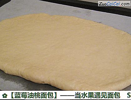 蓝莓油桃面包做法第六步骤