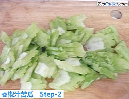 椒汁苦瓜做法第二步骤
