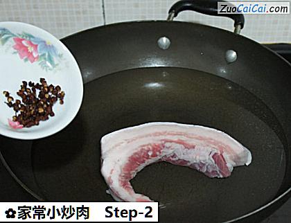 家常小炒肉做法第二步骤