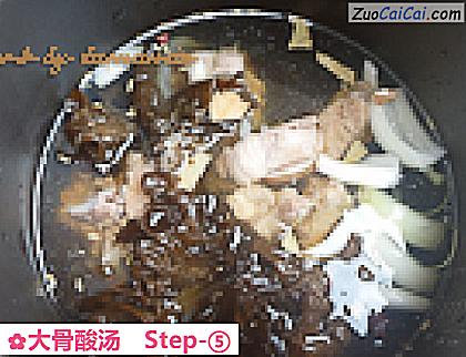 大骨酸汤做法第五步骤