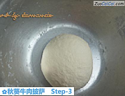 秋葵牛肉披萨做法第三步骤