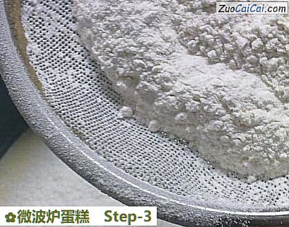 微波炉蛋糕做法第三步骤