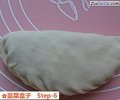 韭菜盒子做法第六步骤