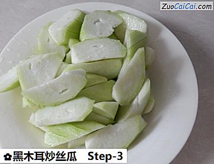 黑木耳炒丝瓜做法第三步骤
