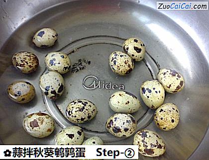 蒜拌秋葵鹌鹑蛋做法第二步骤