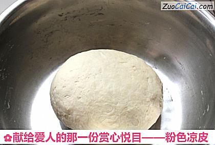 粉色凉皮做法第三步骤