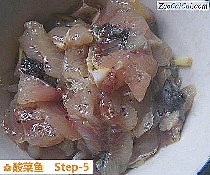 酸菜鱼做法第五步骤