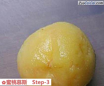 蜜桃慕斯做法第三步骤