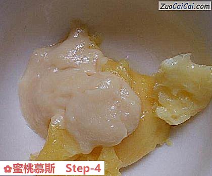 蜜桃慕斯做法第四步骤