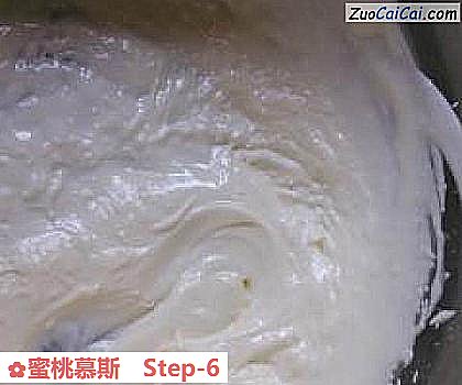 蜜桃慕斯做法第六步骤