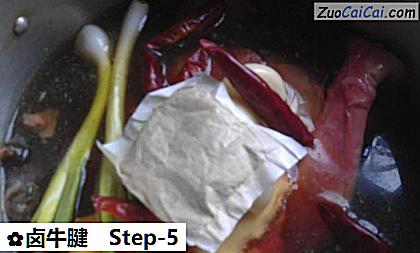 卤牛腱做法第五步骤