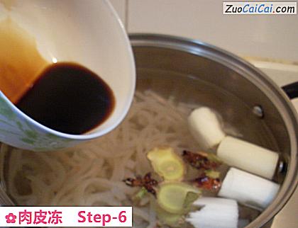 肉皮冻做法第六步骤