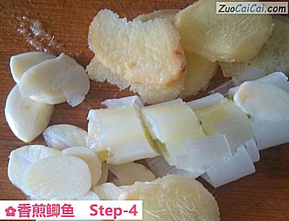 香煎鲫鱼做法第四步骤