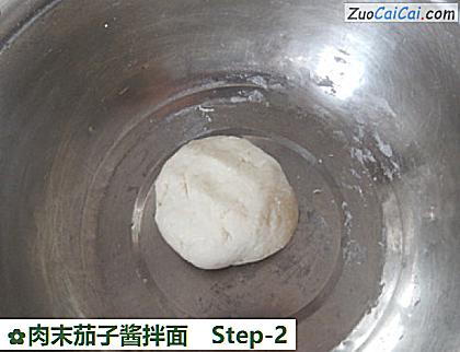 肉末茄子酱拌面做法第二步骤