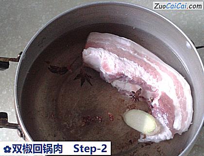 双椒回锅肉做法第二步骤