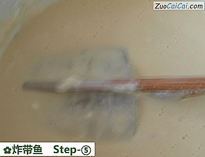 炸带鱼做法第五步骤