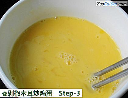 剁椒木耳炒鸡蛋做法第三步骤