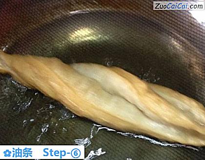 油条做法第六步骤