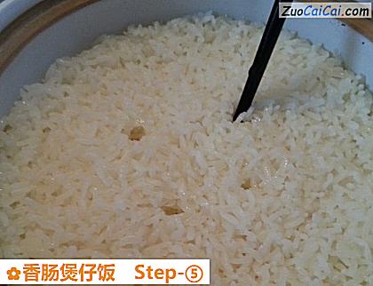 香肠煲仔饭做法第五步骤