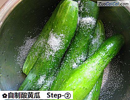 自制酸黄瓜做法第二步骤