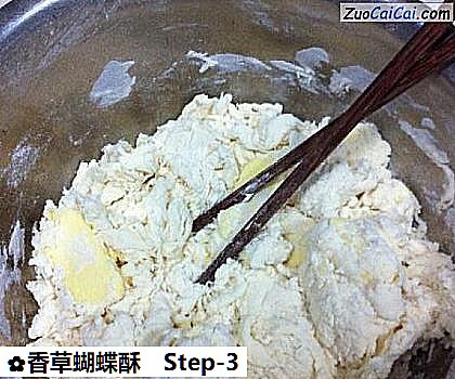 香草蝴蝶酥做法第三步骤