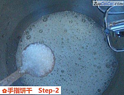 手指饼干做法第二步骤