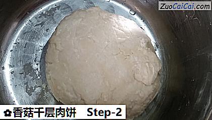 香菇千层肉饼做法第二步骤