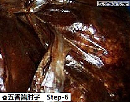 五香酱肘子做法第六步骤