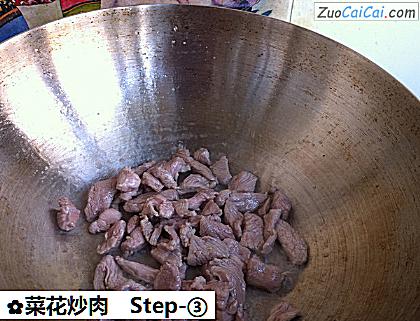 菜花炒肉做法第三步骤