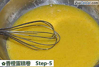 香橙蛋糕卷做法第五步骤