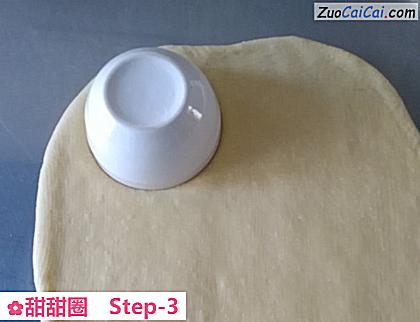 甜甜圈做法第三步骤