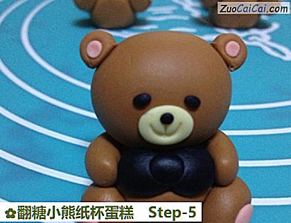 翻糖小熊纸杯蛋糕做法第五步骤