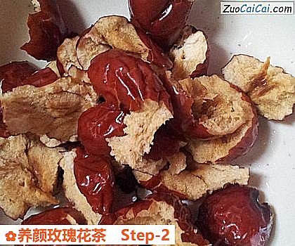 养颜玫瑰花茶做法第二步骤