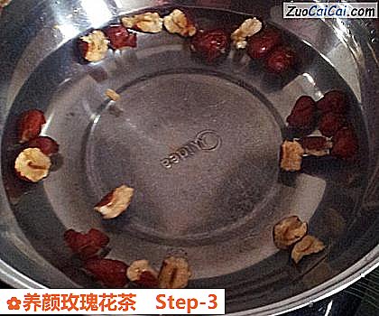 养颜玫瑰花茶做法第三步骤