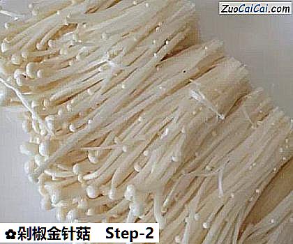 剁椒金针菇做法第二步骤
