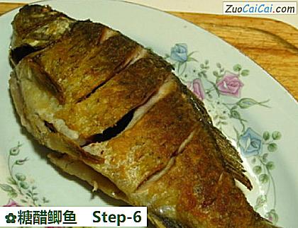 糖醋鲫鱼做法第六步骤