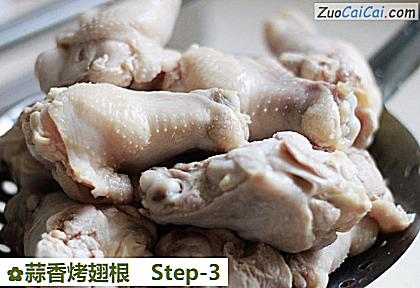 蒜香烤翅根做法第三步骤