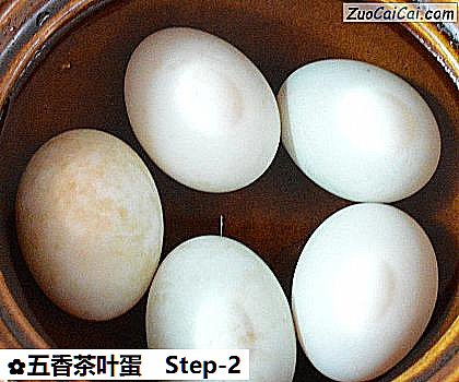 五香茶叶蛋做法第二步骤