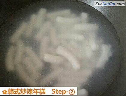 韩式炒辣年糕做法第二步骤