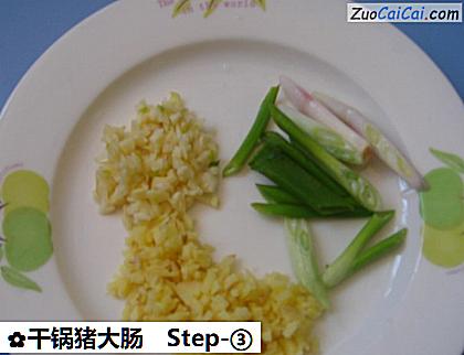 干锅猪大肠做法第三步骤