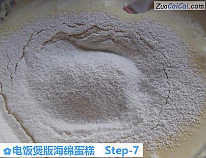 电饭煲版海绵蛋糕做法第七步骤