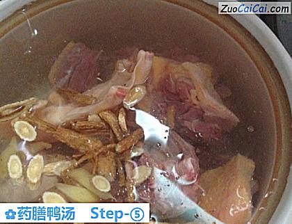 药膳鸭汤做法第五步骤
