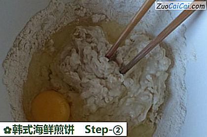 韩式海鲜煎饼做法第二步骤