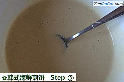 韩式海鲜煎饼做法第三步骤