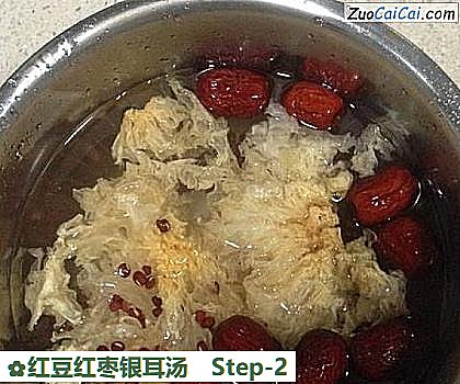 红豆红枣银耳汤做法第二步骤