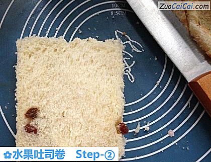 水果吐司卷做法第二步骤